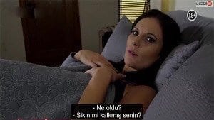 Milf Üvey Annesiyle Yatakta Sikişiyor Türkçe Altyazılı HD Üvey Anne Porno izle